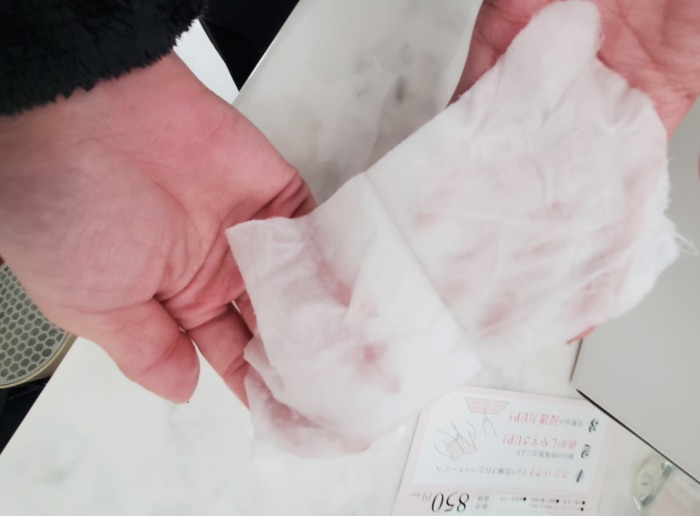 佐伯チズのコットンを2~3枚に裂く
