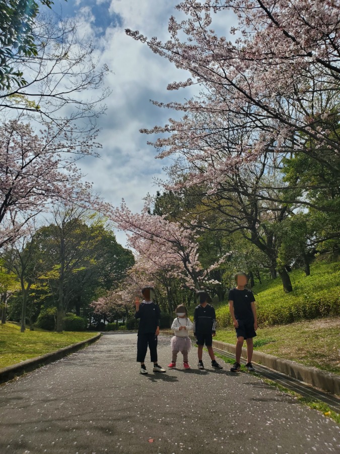 桜と子供達