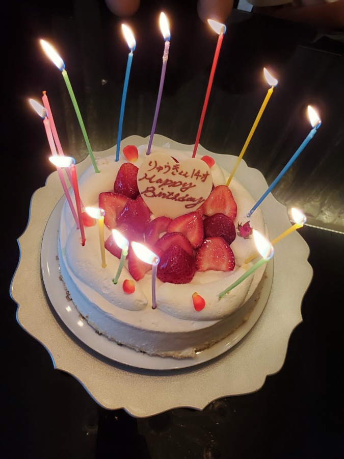 いちごの生クリーム誕生日ケーキ